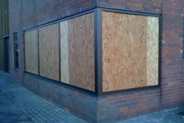 Notverglasung für Eckfenster und Spezialverglasungen – Fachservice Hildesheim